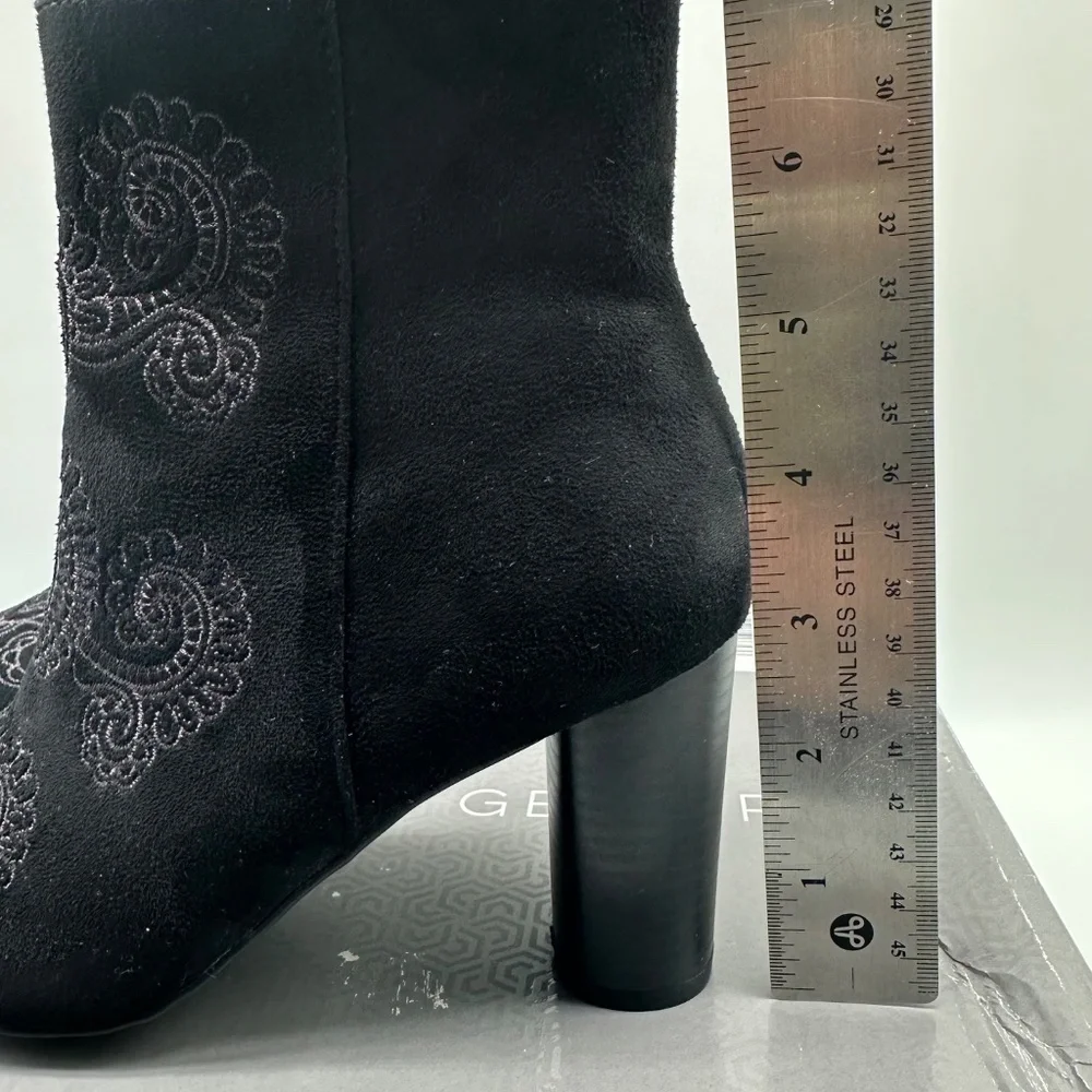 Andrew Geller Black Faux Suede Embroidered Side Zip Ankle Booties Women’s 5.5 M